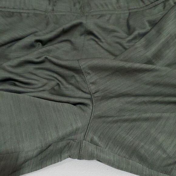 𝅺reebok olive green 35 Waist athletic shorts - Picture 6 of 7